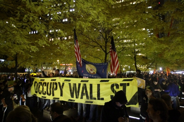 Demonstranti v newyorském Zuccottiho parku.